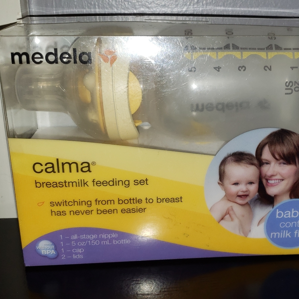 Medela Calma Breastmilk Feeding Set with 5oz Bottl